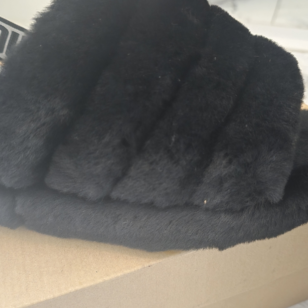 UGG Women's Fluffy Slippers/Slides - Size 10 * Like New w/box* - Picture 2 of 12